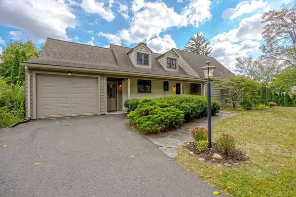 South Hadley, MA 01075,15 Stanton Ave