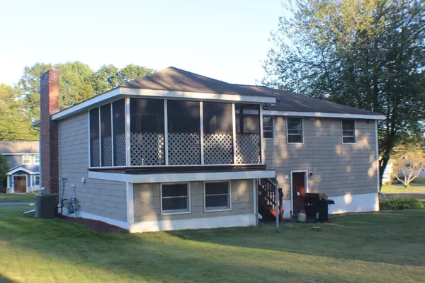 Framingham, MA 01701,22 Briarwood Rd