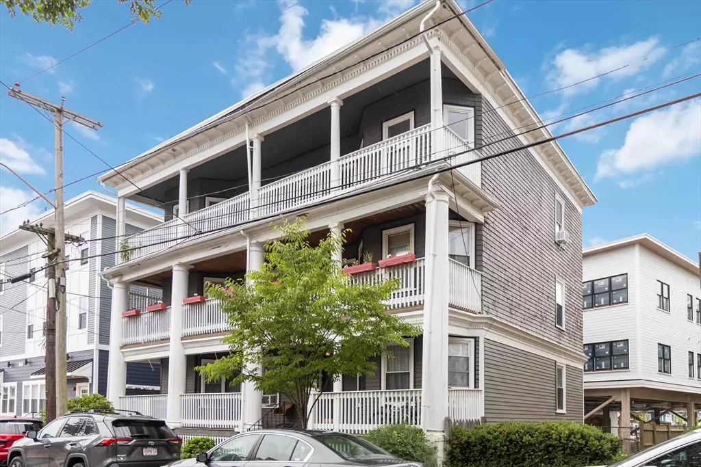 Winthrop, MA 02152,10 Beach Rd #1