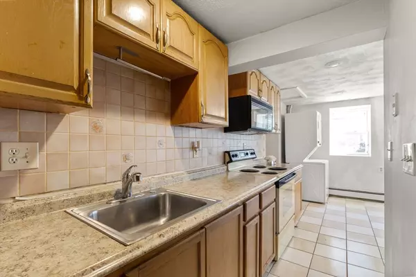 Revere, MA 02151,69 Pitcairn St