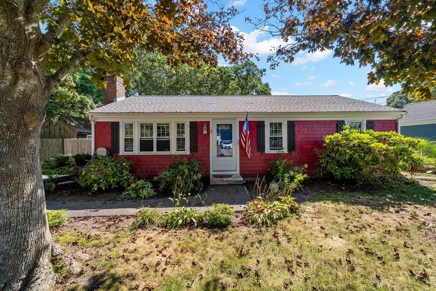 3 Saturn Ln, Yarmouth, MA 02664