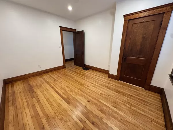 Waltham, MA 02453,80 Myrtle St #1