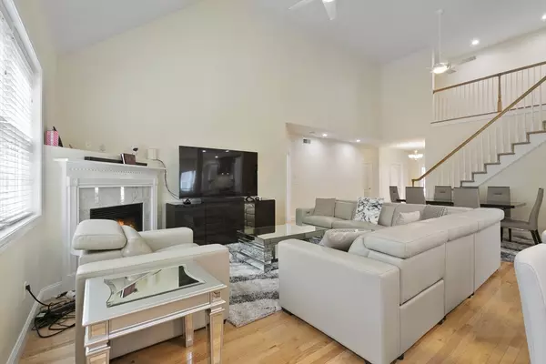 Tyngsborough, MA 01879,10 Dickens Ln
