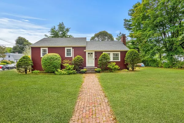 100 Village St., Marblehead, MA 01945