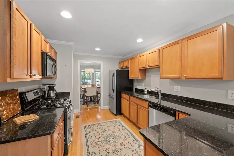 32 Whispering Pine Cir #32, Worcester, MA 01606