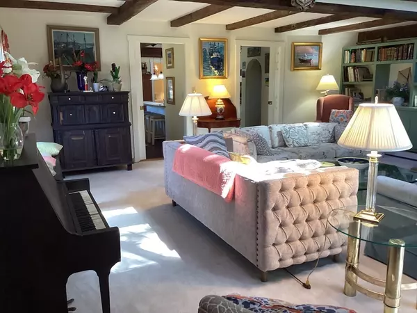 Gloucester, MA 01930,17 Fort Hill Ave