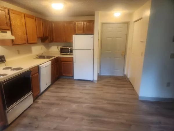 Leominster, MA 01453,135 Union Street #35