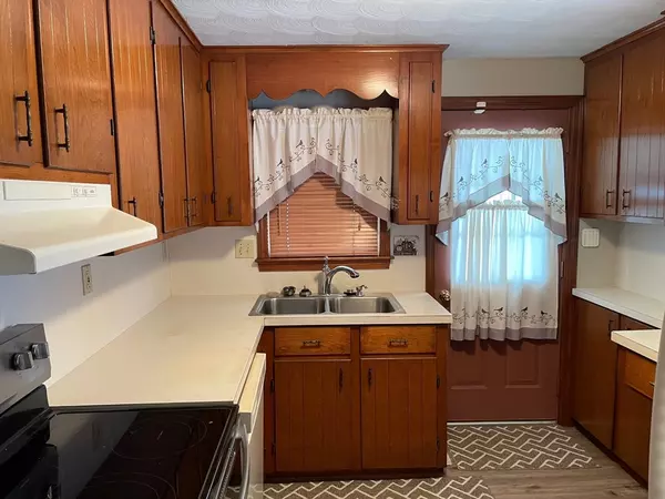 Ludlow, MA 01056,172-174 Cedar Street
