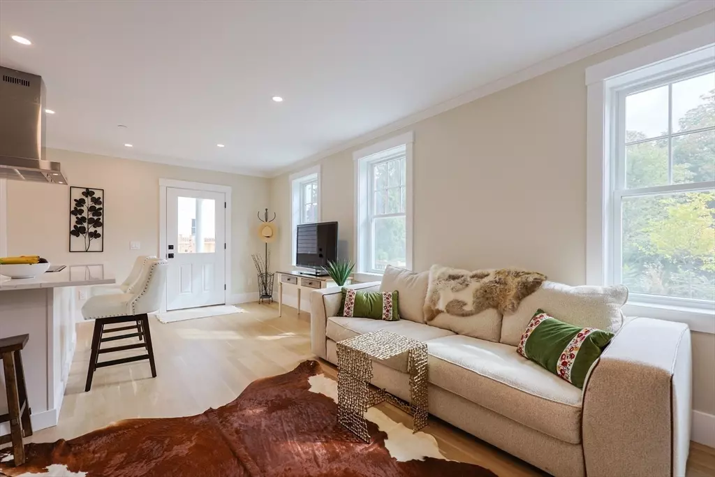 Amesbury, MA 01913,105 Market #B