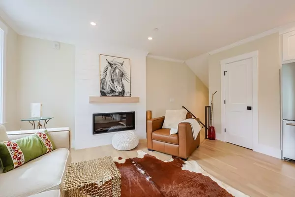 Amesbury, MA 01913,105 Market #B