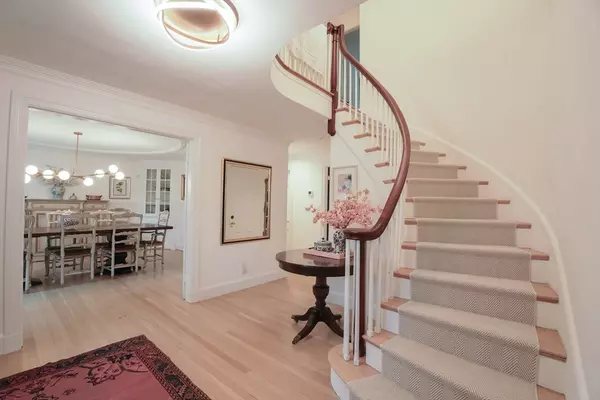 Newton, MA 02465,32 Pickwick Road