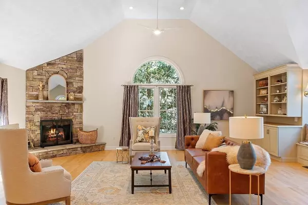 10 Olde Taverne Lane, Amesbury, MA 01913