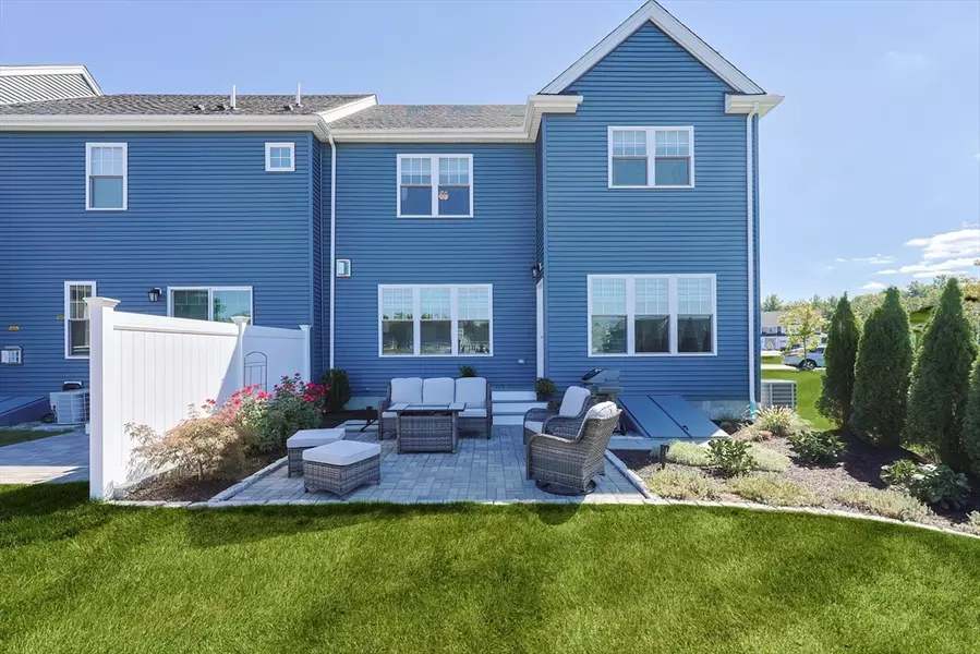 7 Palmetto Dr #7, Bellingham, MA 02019