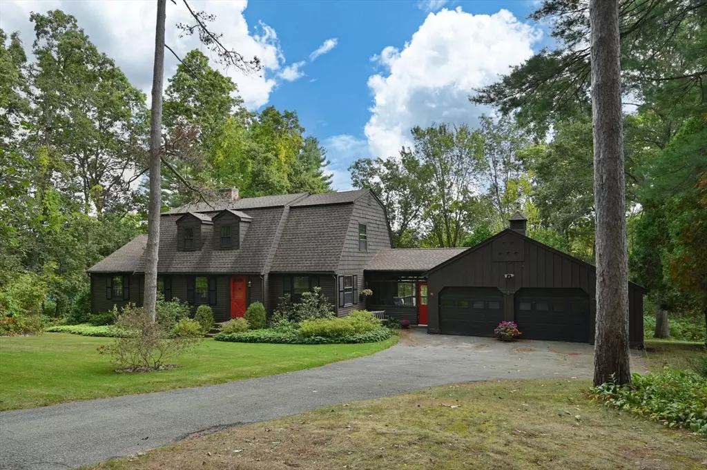 Topsfield, MA 01983,137 Perkins Row