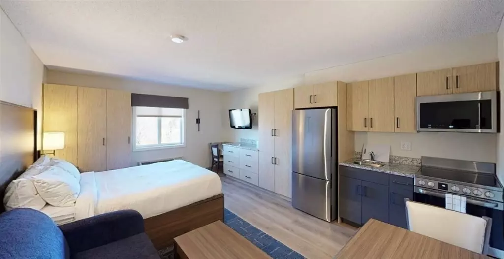 880 Donald J Lynch Blvd #205, Marlborough, MA 01752