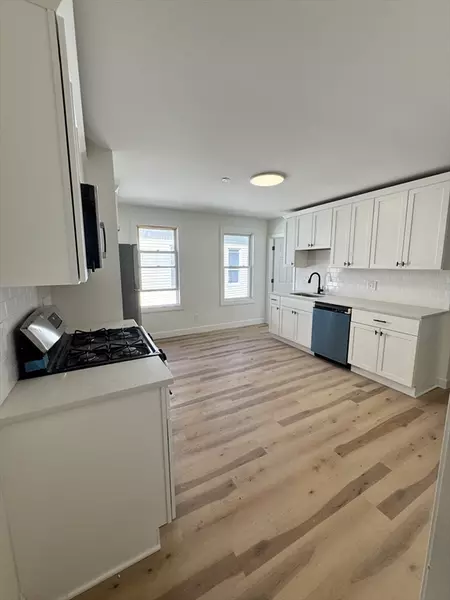 605 Millbury St #4R, Worcester, MA 01604
