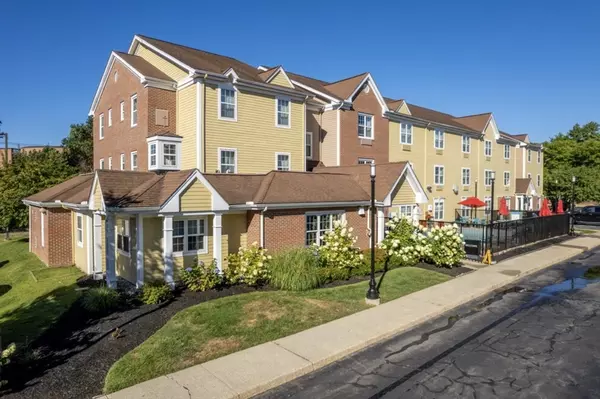 Tewksbury, MA 01876,20 International Place #310