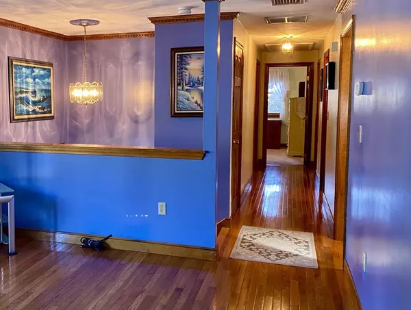 Holbrook, MA 02343,6 E Division St