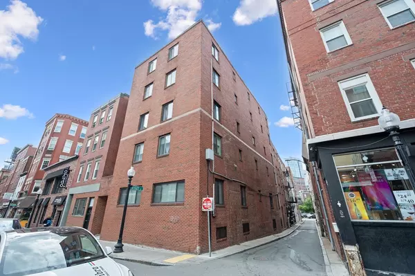 Boston, MA 02113,8 Wiget St #1