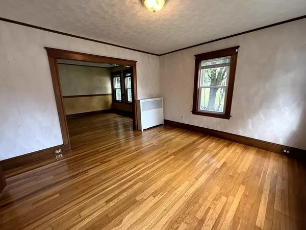 Watertown, MA 02472,206 School St #1