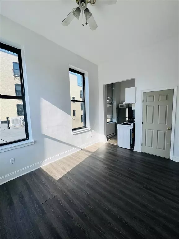Boston, MA 02118,433 Mass Ave #1R