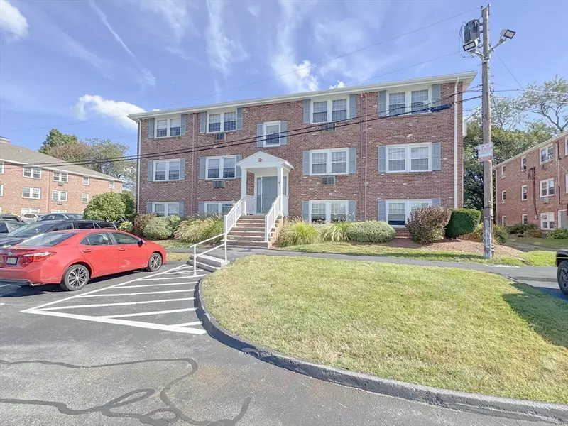 4 Mcdewell Ave #11, Danvers, MA 01923