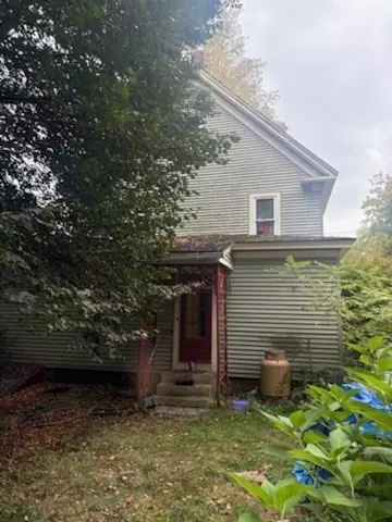 Ware, MA 01082,9 Walnut St
