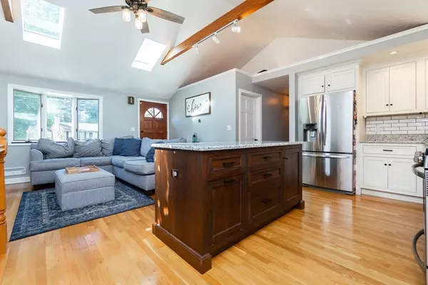 Whitman, MA 02382,88 Woodlawn Cir