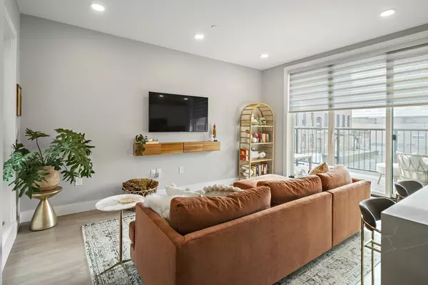 Boston, MA 02128,277 Border Street #204