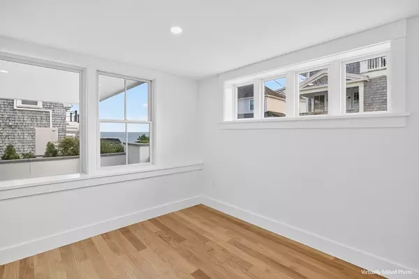 Falmouth, MA 02540,9 Fairmount Ave #2