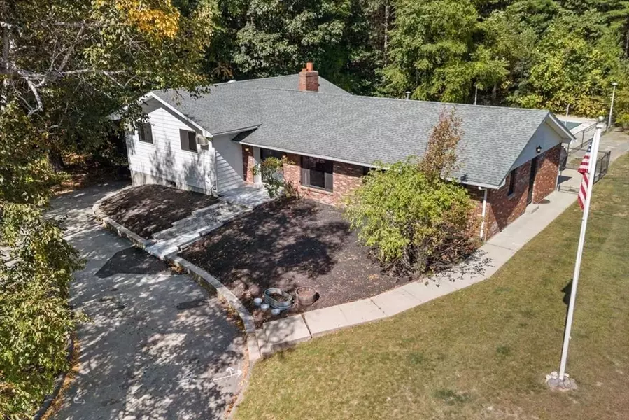 26 W Temple St, Boylston, MA 01505
