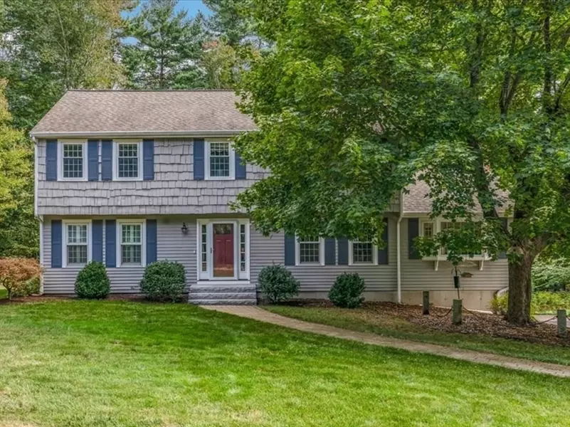 9 Lakewood Dr, Medfield, MA 02052