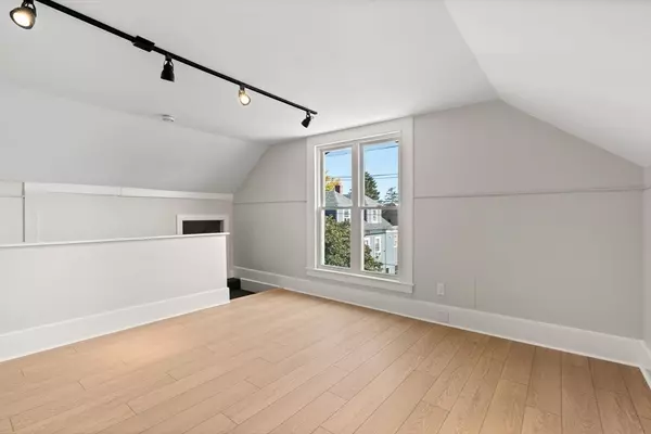 Salem, MA 01970,17 Briggs St #3