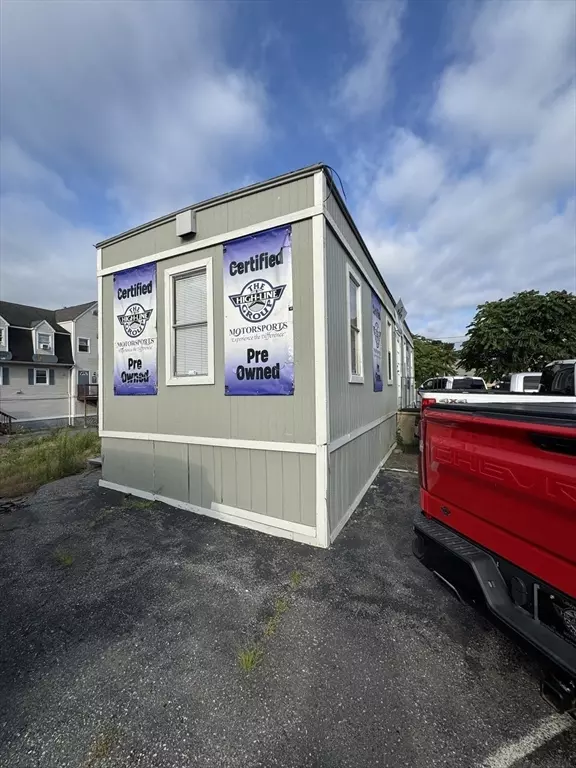 Lowell, MA 01852,639 Rogers St