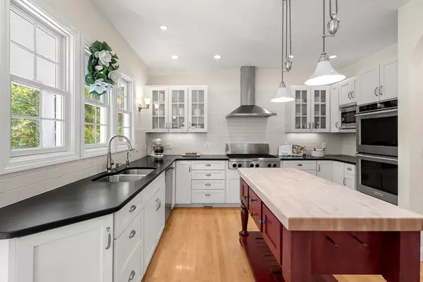 Dunstable, MA 01827,165 Thorndike St