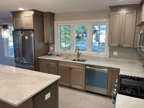 Mansfield, MA 02048,72 Court Street #B