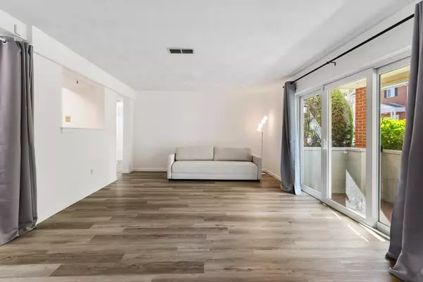 Lexington, MA 02421,5 April #12