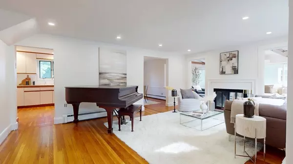 Newton, MA 02461,125 Oakdale Rd