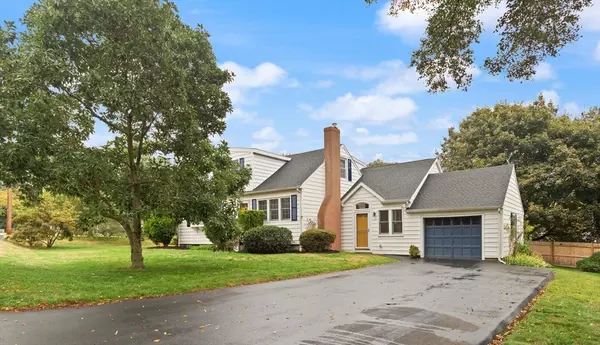 Wenham, MA 01984,8 Meridian Rd