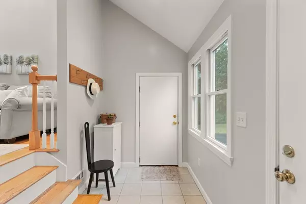 Wenham, MA 01984,8 Meridian Rd