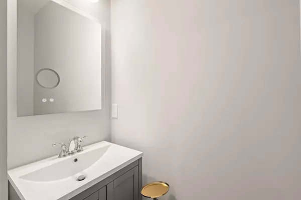 Newton, MA 02458,180 Adams St #2