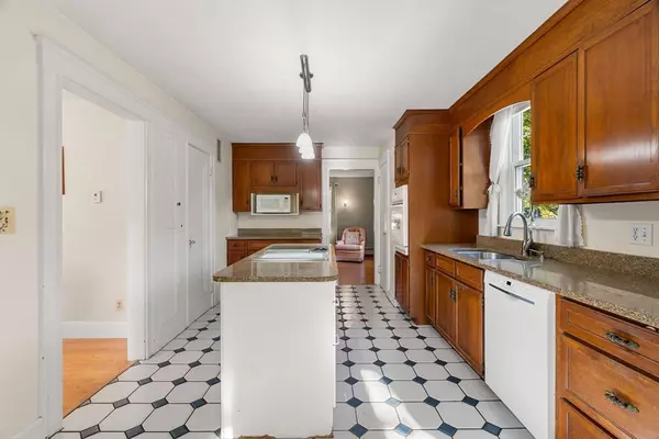 North Andover, MA 01845,8 Little Rd