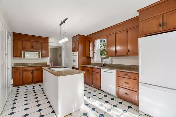 North Andover, MA 01845,8 Little Rd