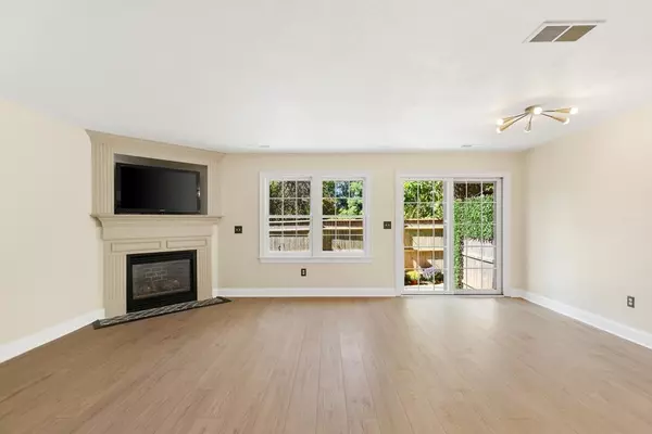 Ipswich, MA 01938,10 Olde Ipswich Way #E