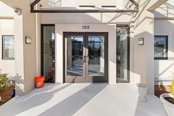 Quincy, MA 02171,133 Commander Shea Blvd #219