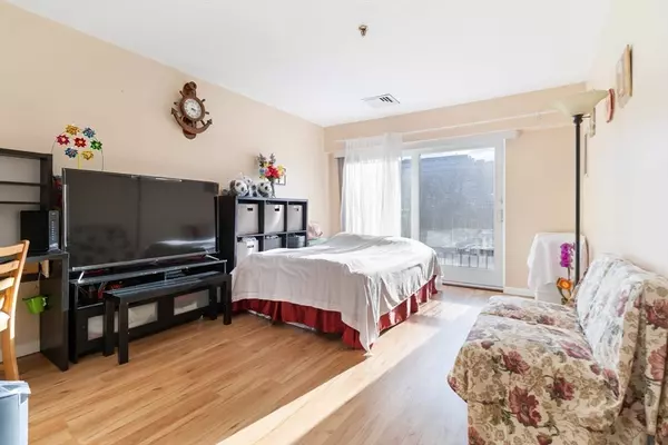 Quincy, MA 02171,133 Commander Shea Blvd #219