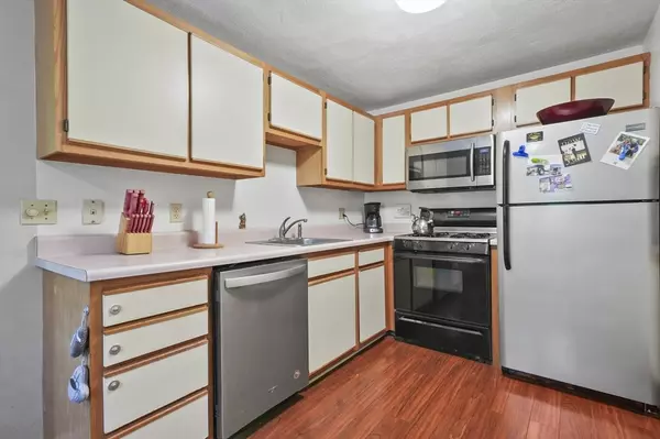 Tewksbury, MA 01876,100 Pleasant Street #14