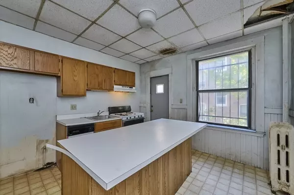 Boston, MA 02115,386 Riverway #4