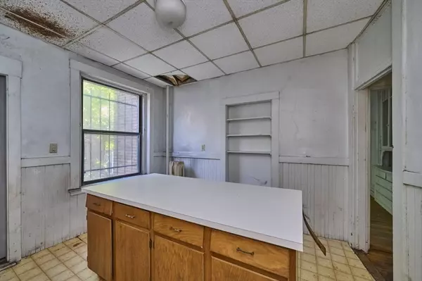 Boston, MA 02115,386 Riverway #4