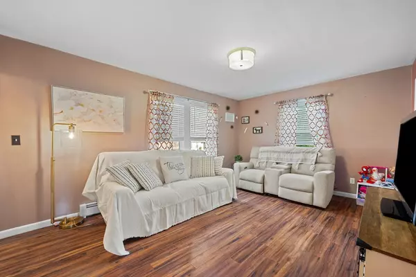 Worcester, MA 01606,9 Emily St